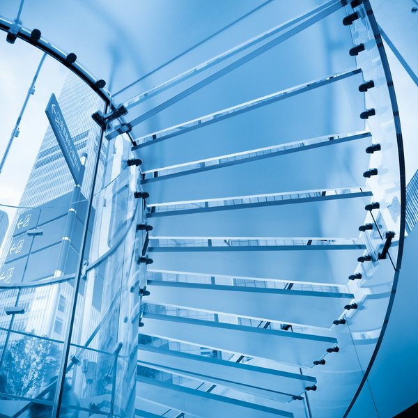 Garde-corps pour zones à forte circulation : choisir la robustesse et la durabilité